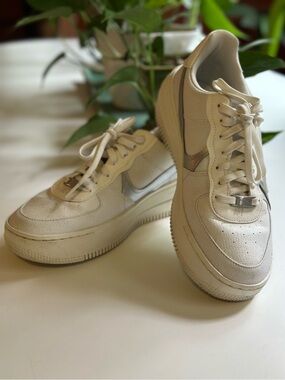 Size 9 - Women’s Nike Air Force 1 AF1 PLT.AF.ORM  DJ9946-101 Gently worn